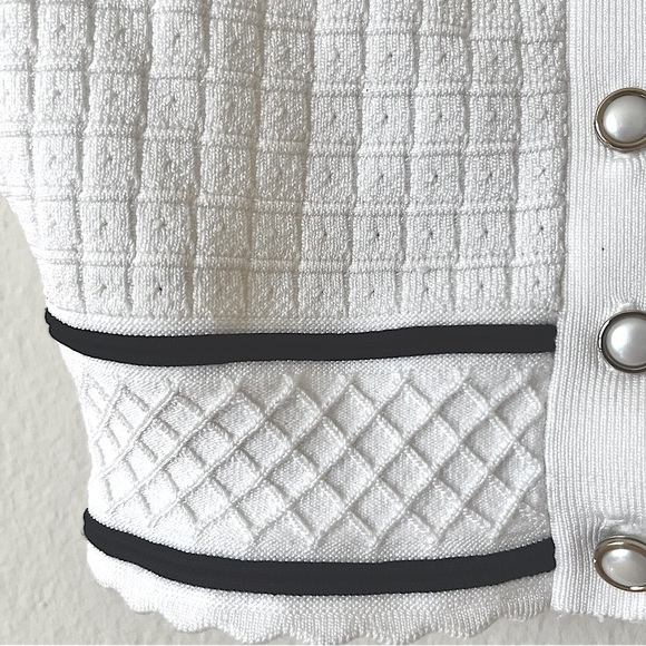 Aritzia quilted Sculpt Knit Scoop neck top - Picture 4 of 5